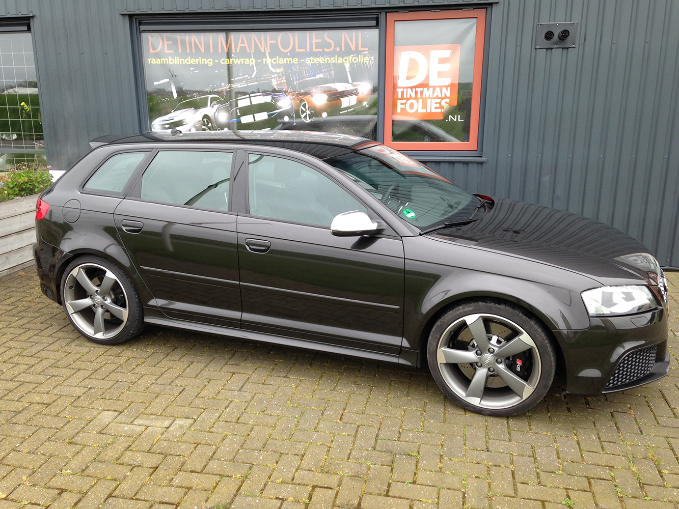Audi RS3 Glans Zwart Avery Gloss Black Metallic-4