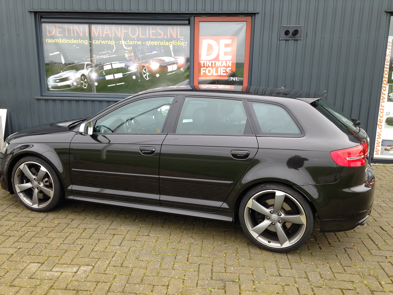 Audi RS3 Glans Zwart Avery Gloss Black Metallic-8